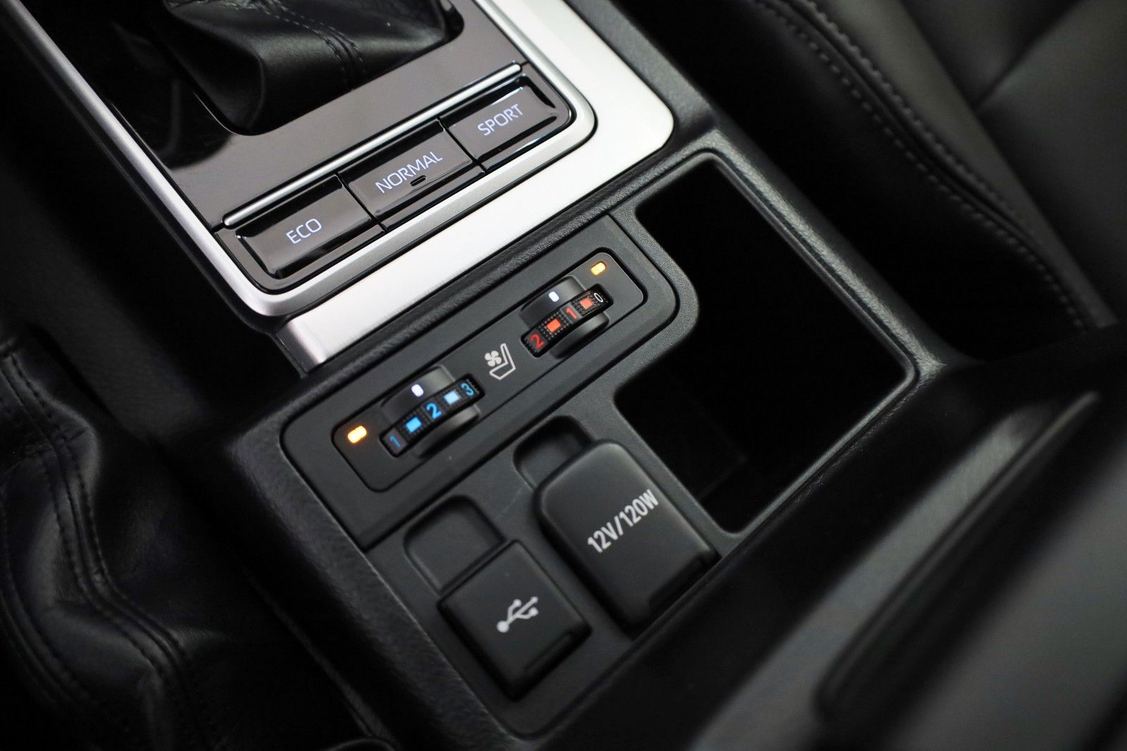 Fahrzeugabbildung Toyota Land Cruiser Comfort,Leder,Navi,4xSH,Sitzlüftung