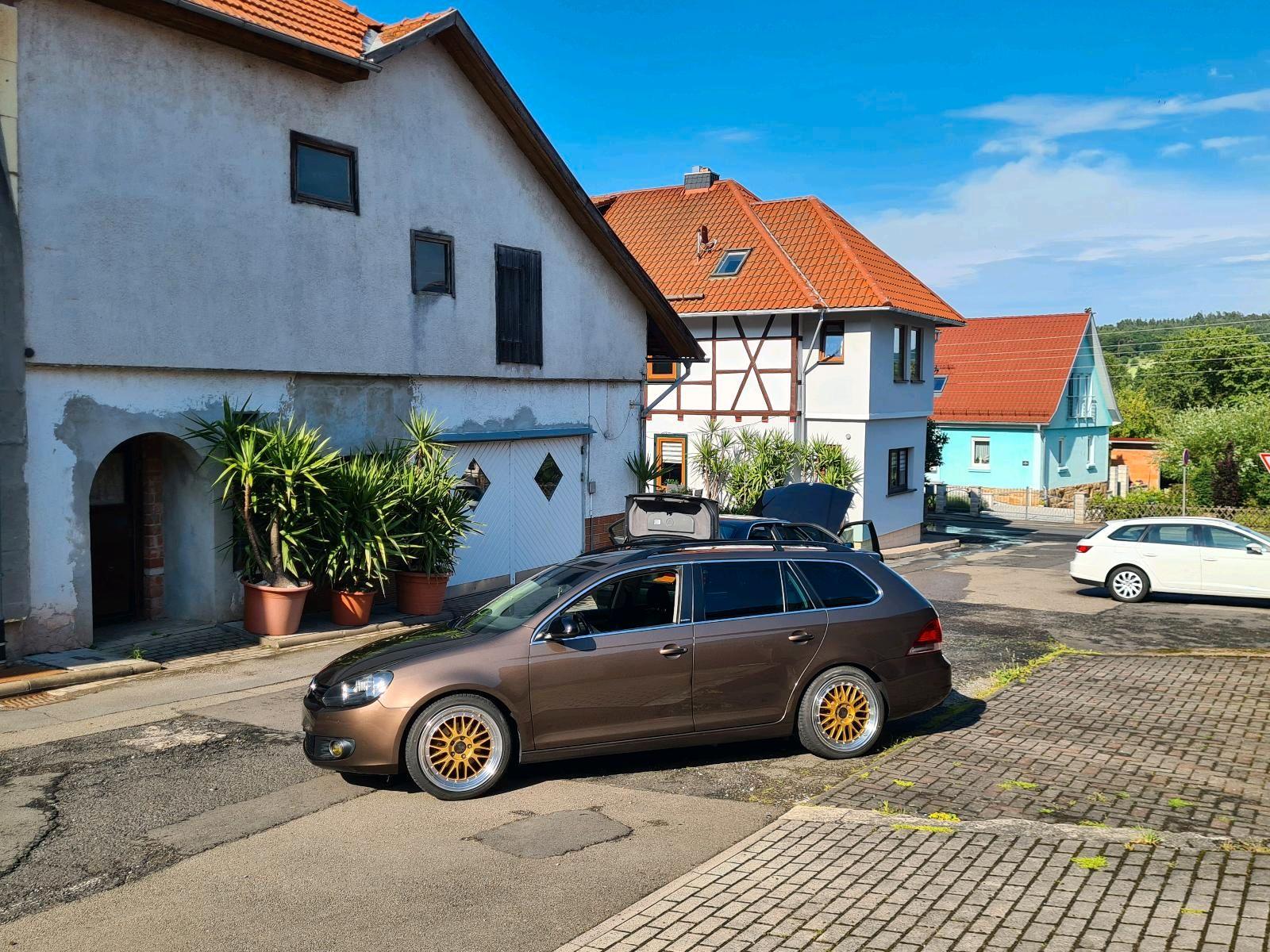 Volkswagen Golf 2012 — rear view