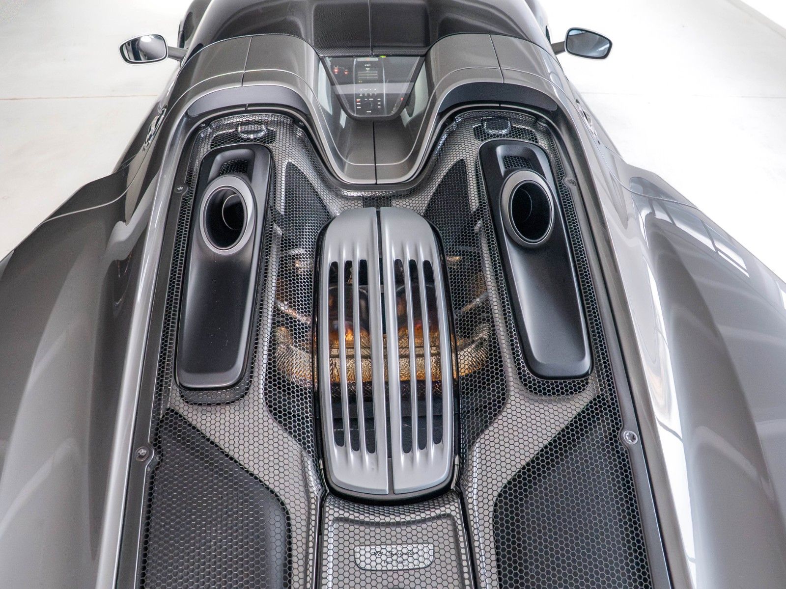 Porsche 918 Spyder LIQUID  METAL SILBER 1. Hand 12