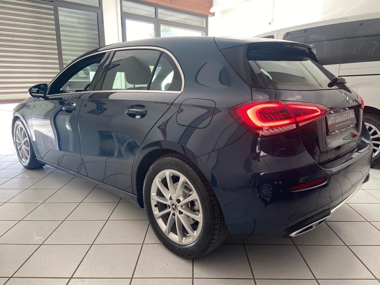 Mercedes-Benz MERCEDES-BENZ A 180D AUTOMATIC SPORT imagem 3
