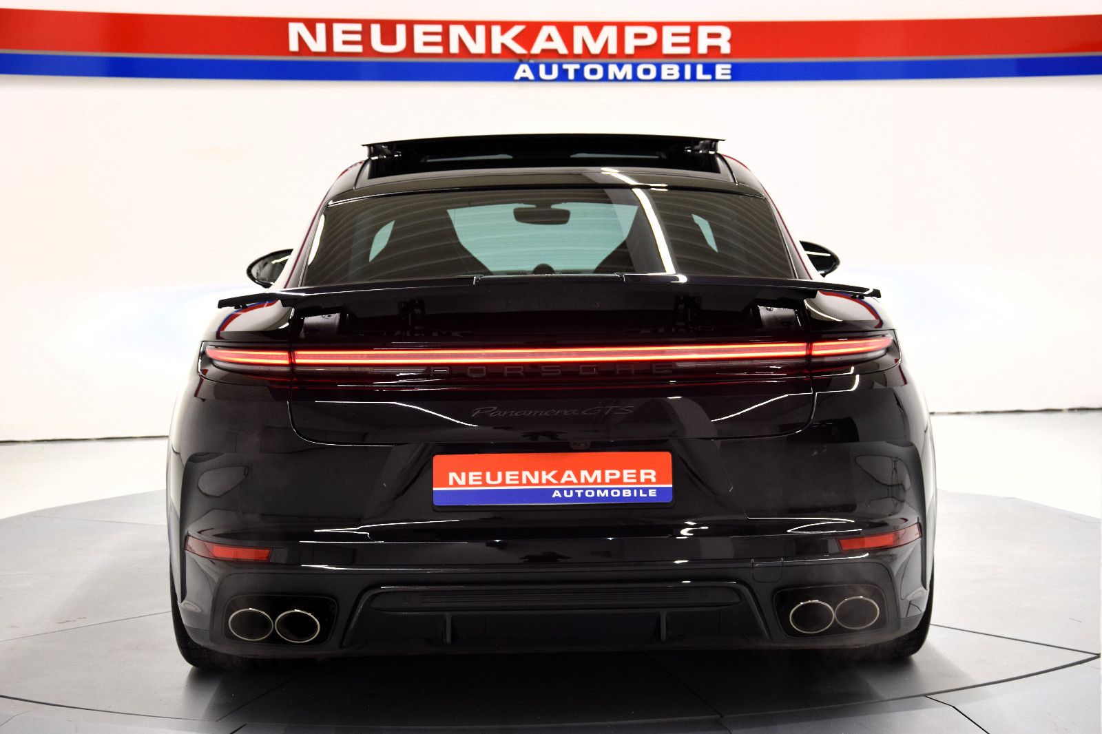 Fahrzeugabbildung Porsche Panamera GTS Sport Design Lift Hinterachslenkung