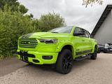 Dodge RAM 1500 HEMI 5.7L CREW CAB LARAMIE SPORT - Dodge RAM: Grün, Allradantrieb