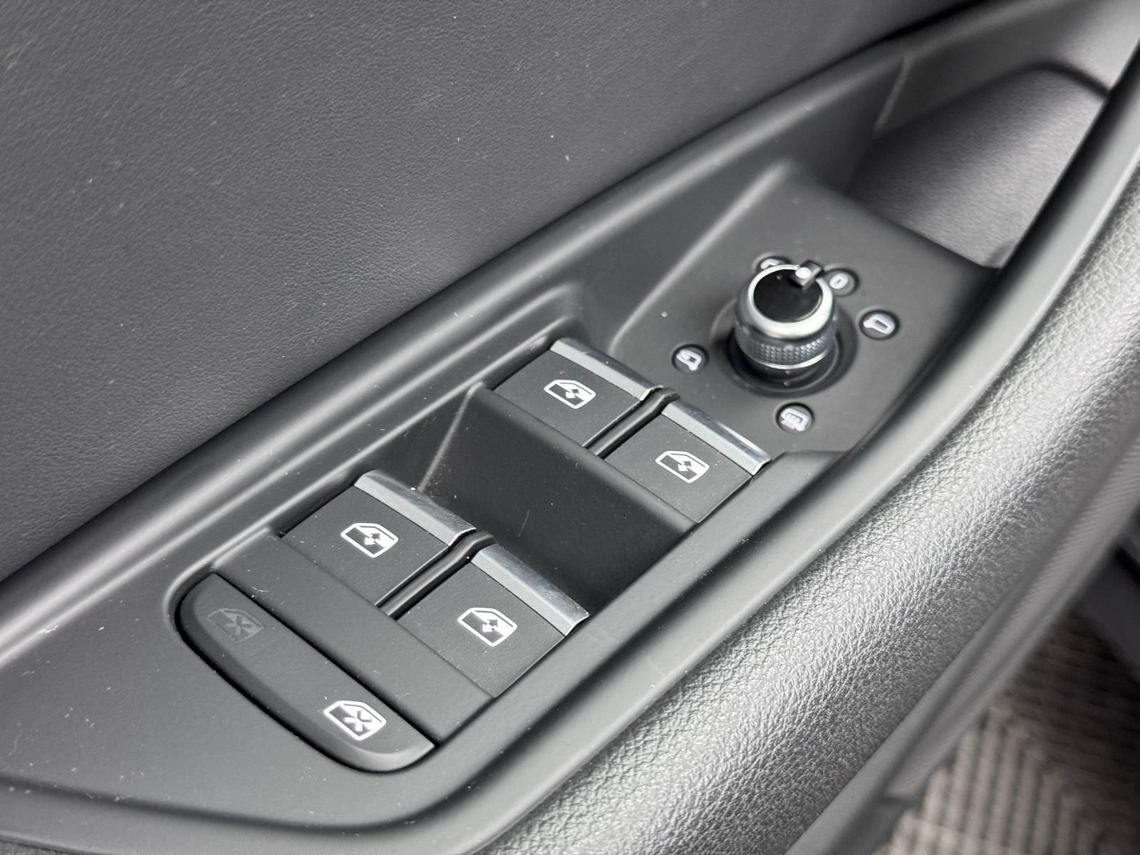 Fahrzeugabbildung Audi 40 TDI S-LINE MATRIX/ACC/KEYL/PANO/VIRTUAL/R-CAM