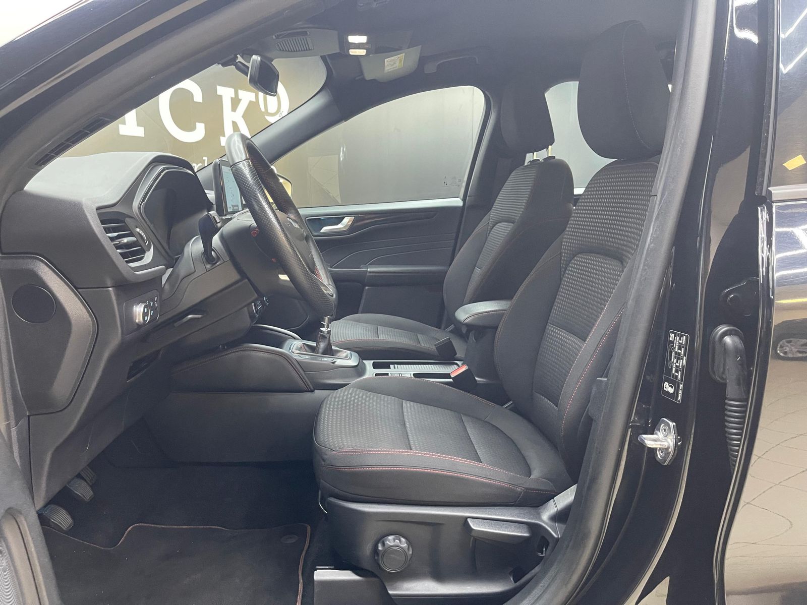 Fahrzeugabbildung Ford Kuga 1.5 EB ST-Line VIRTU+NAV+LED+KAM+PDC+MFL+18