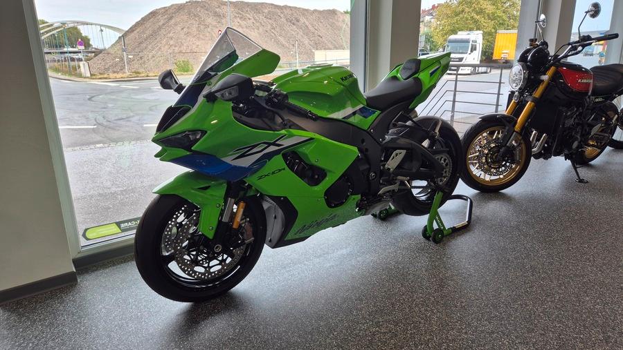 Kawasaki Ninja ZX-10R Performance mit Perform. Pak Akra