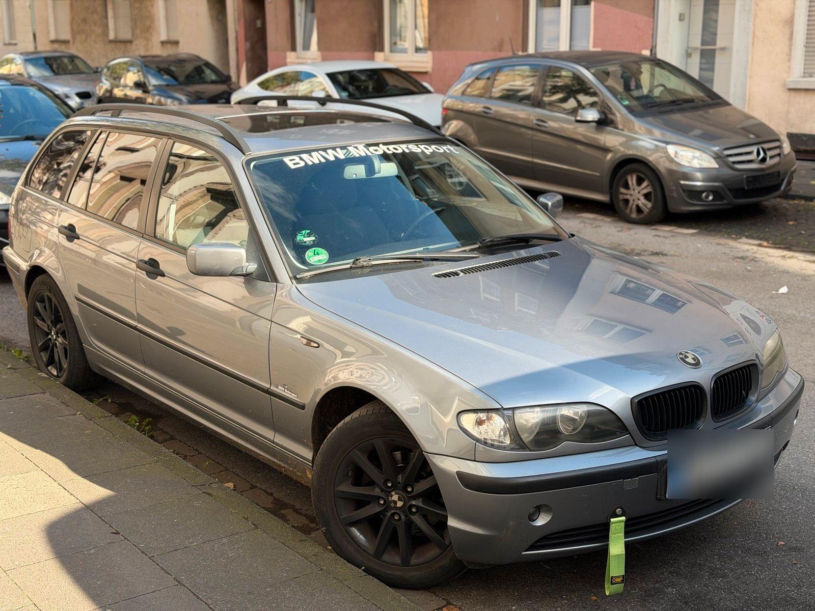 BMW 318 2005 — вигляд ззаду
