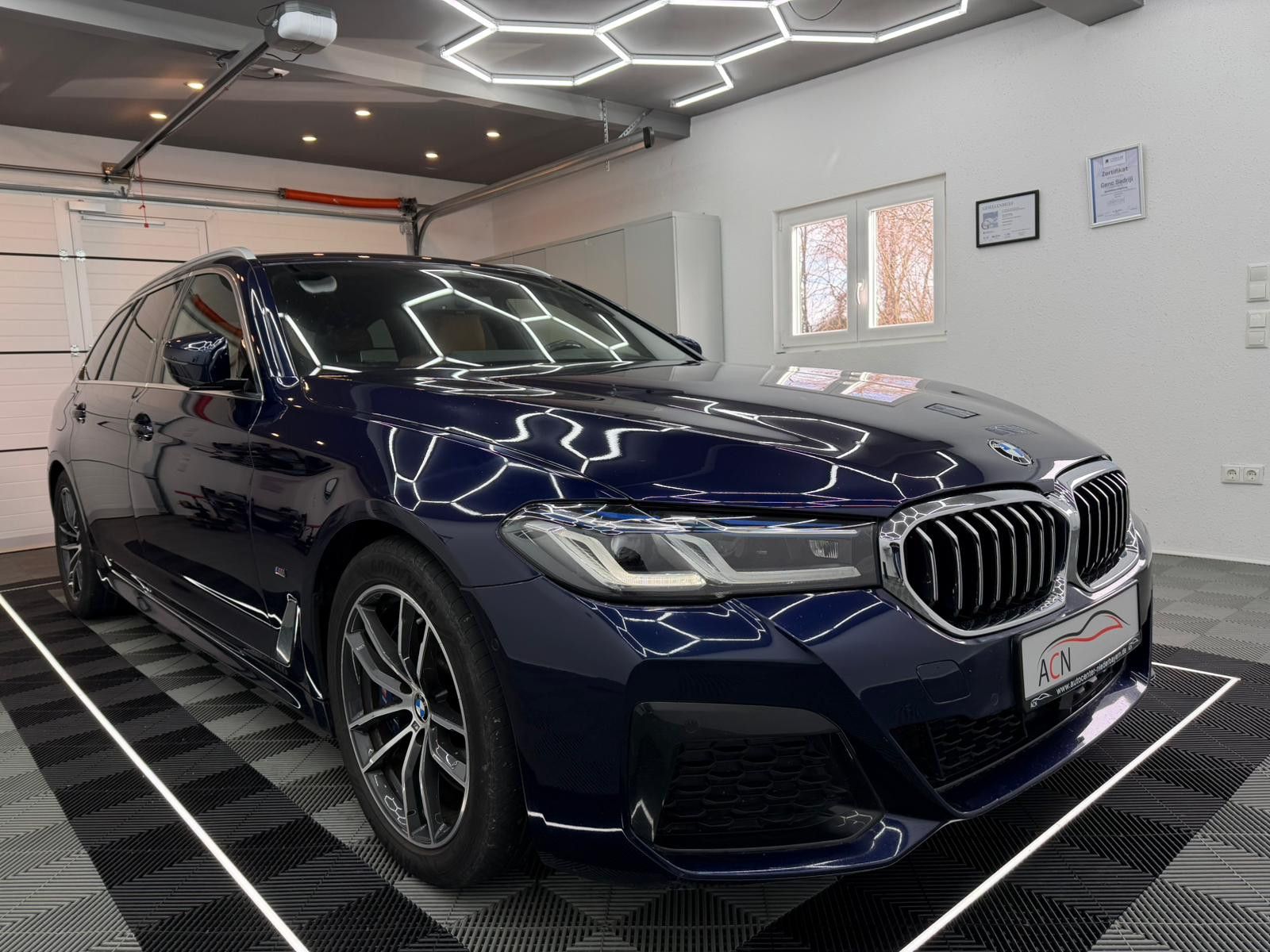 Fahrzeugabbildung BMW 530d M-SPORT/FACELIFT/LASER/ASSIST/STHZG/AHK