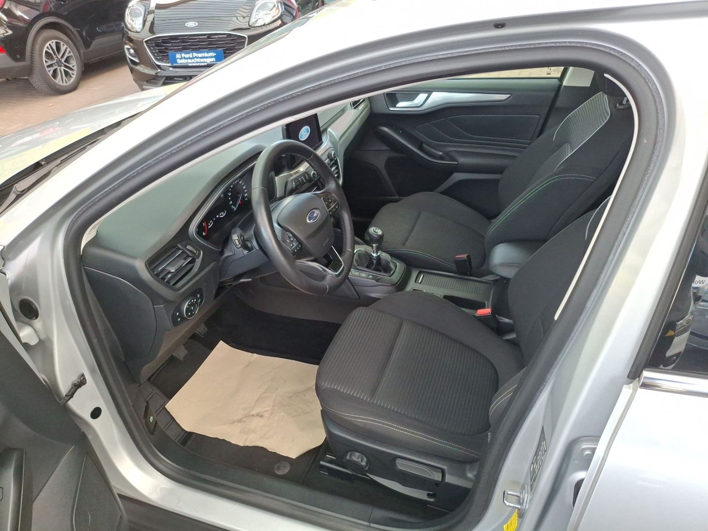 Fahrzeugabbildung Ford Focus Turnier Titanium 1.0 EcoBoost Mild-Hybrid