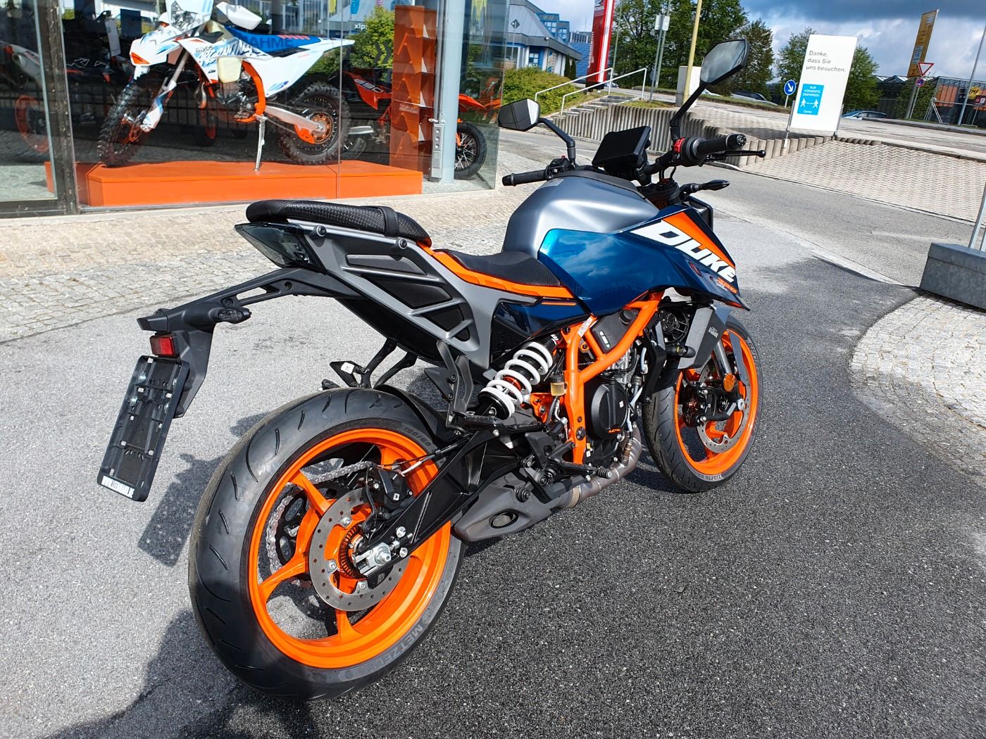 Fahrzeugabbildung KTM 390 Duke Modell 2024