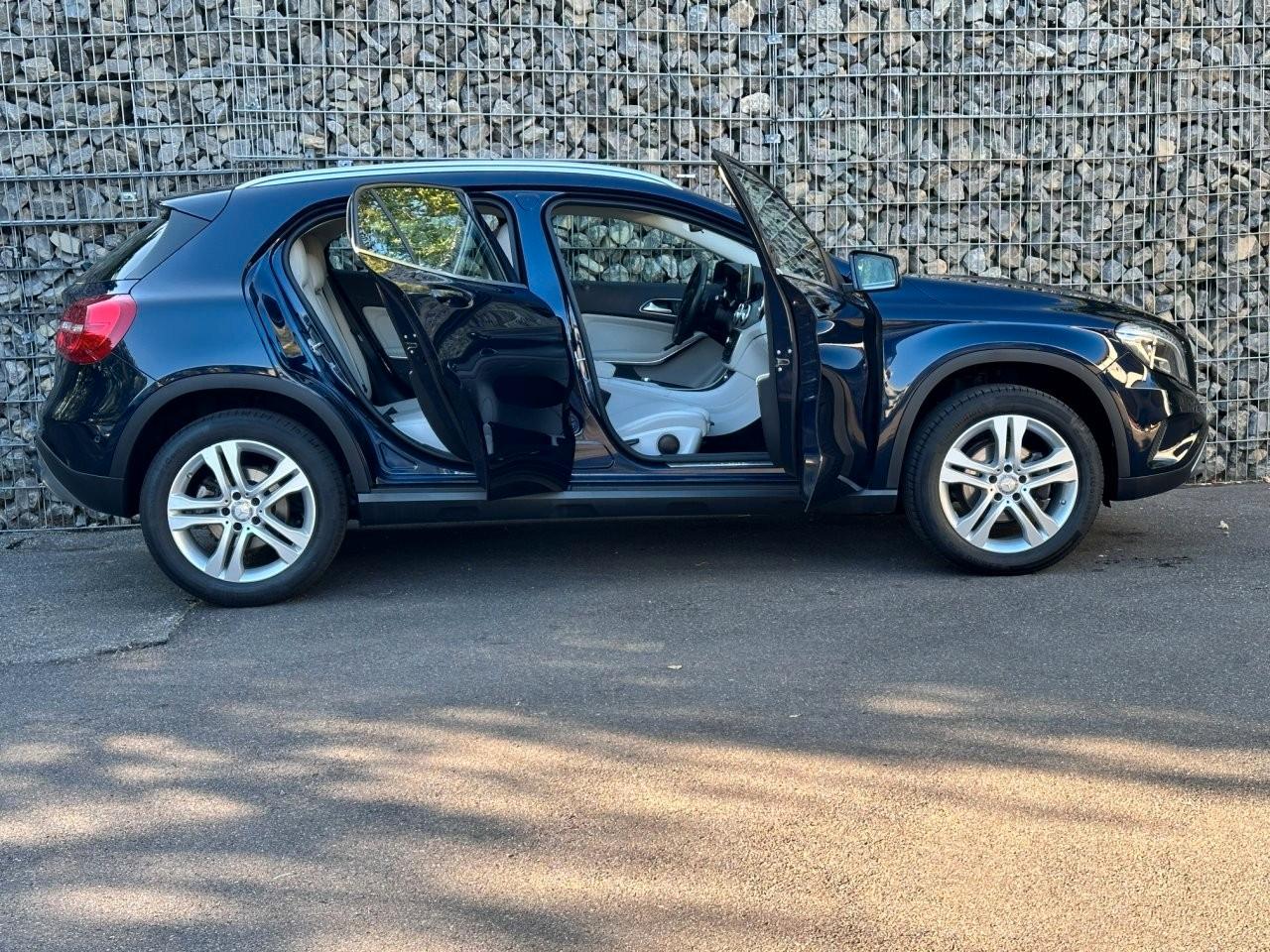 Mercedes-Benz GLA 200 Urban AHK -Bi Xenon -Kamera -Navi - Shz
