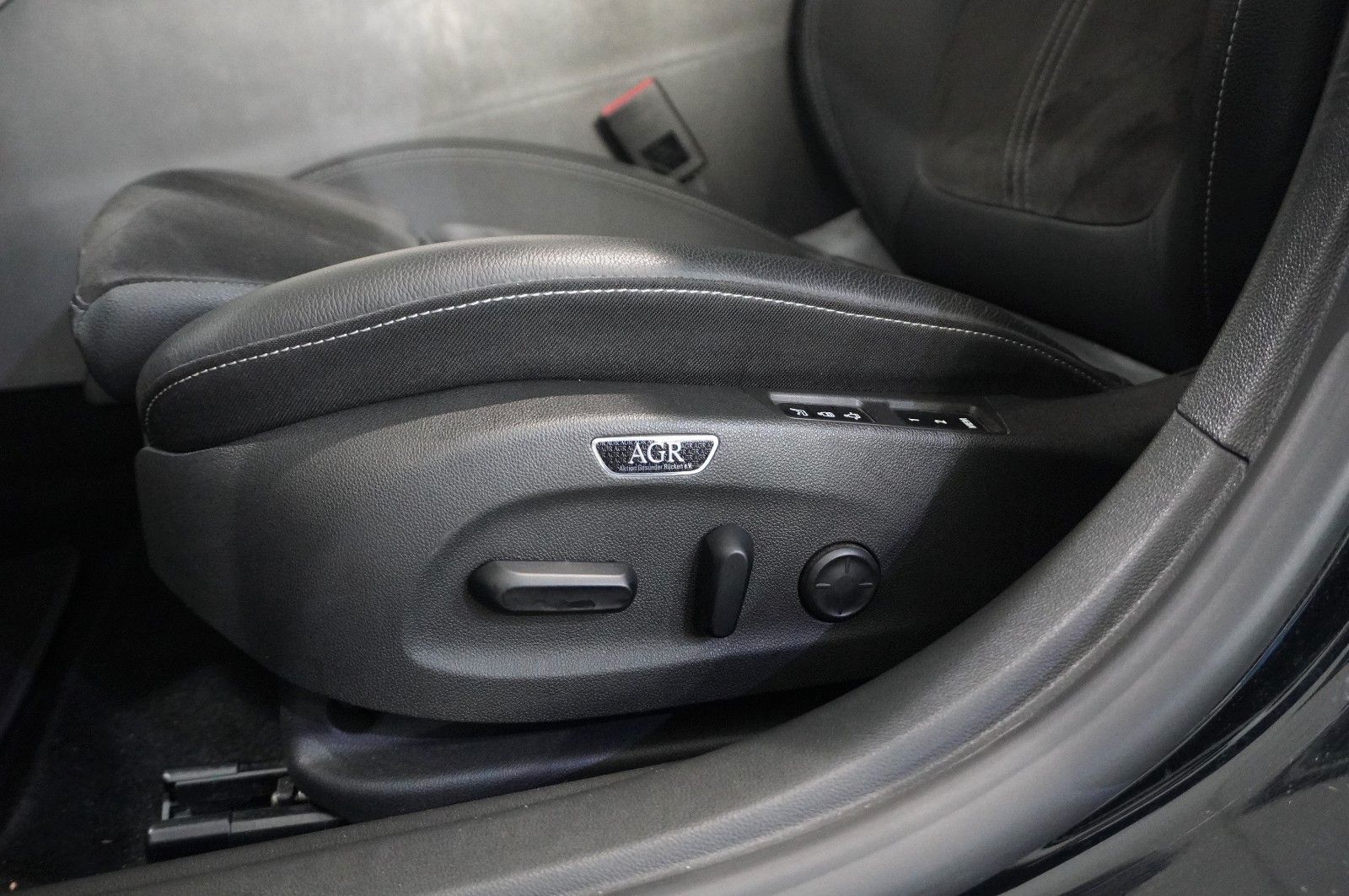 Fahrzeugabbildung Opel Insignia B ST 2.0D ULTIMATE NAVI/OPC/KAMERA/AHK