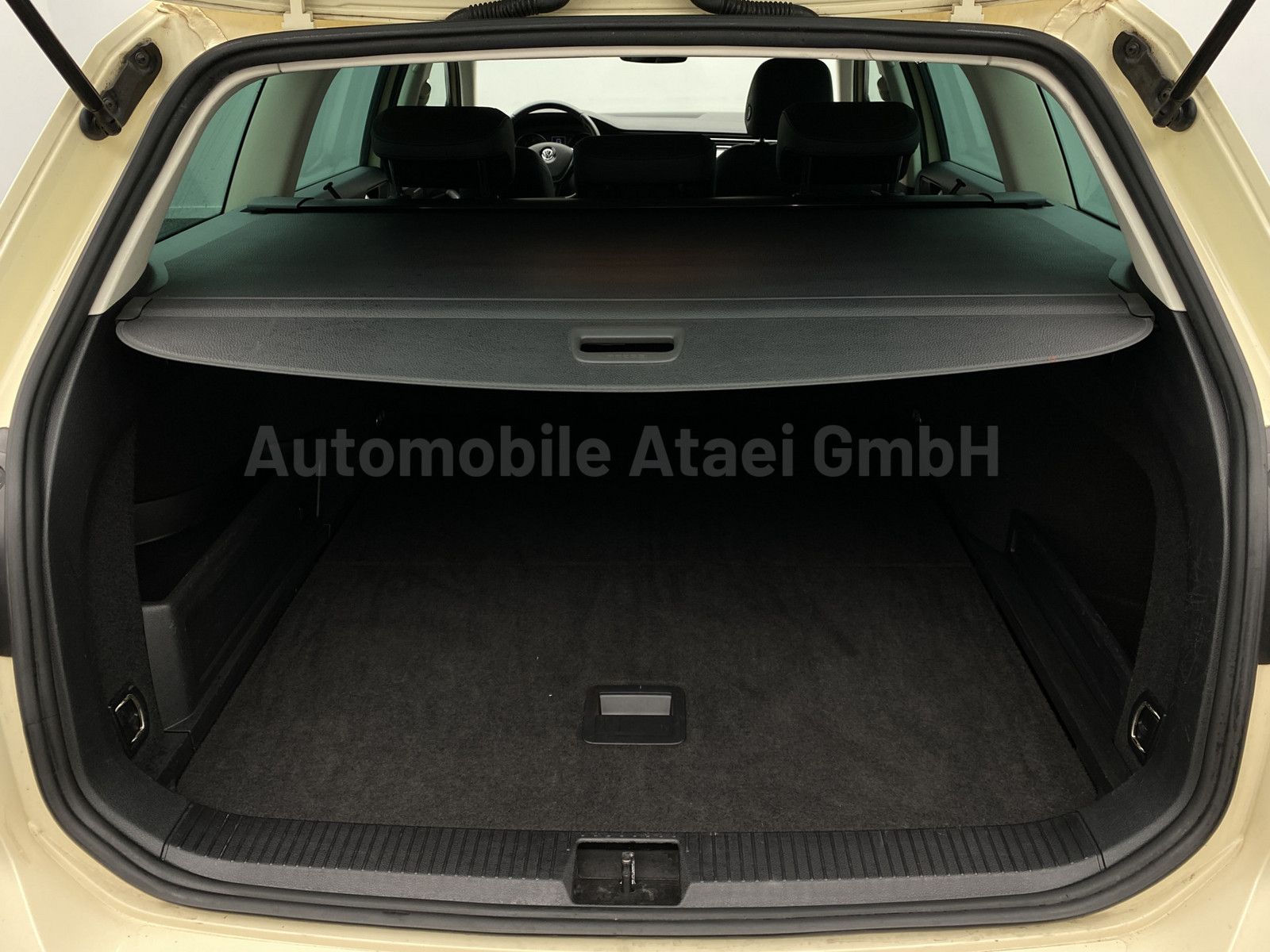Fahrzeugabbildung Volkswagen Passat Variant TDI DSG *TAXI* TAXAMETER+TOP 3227