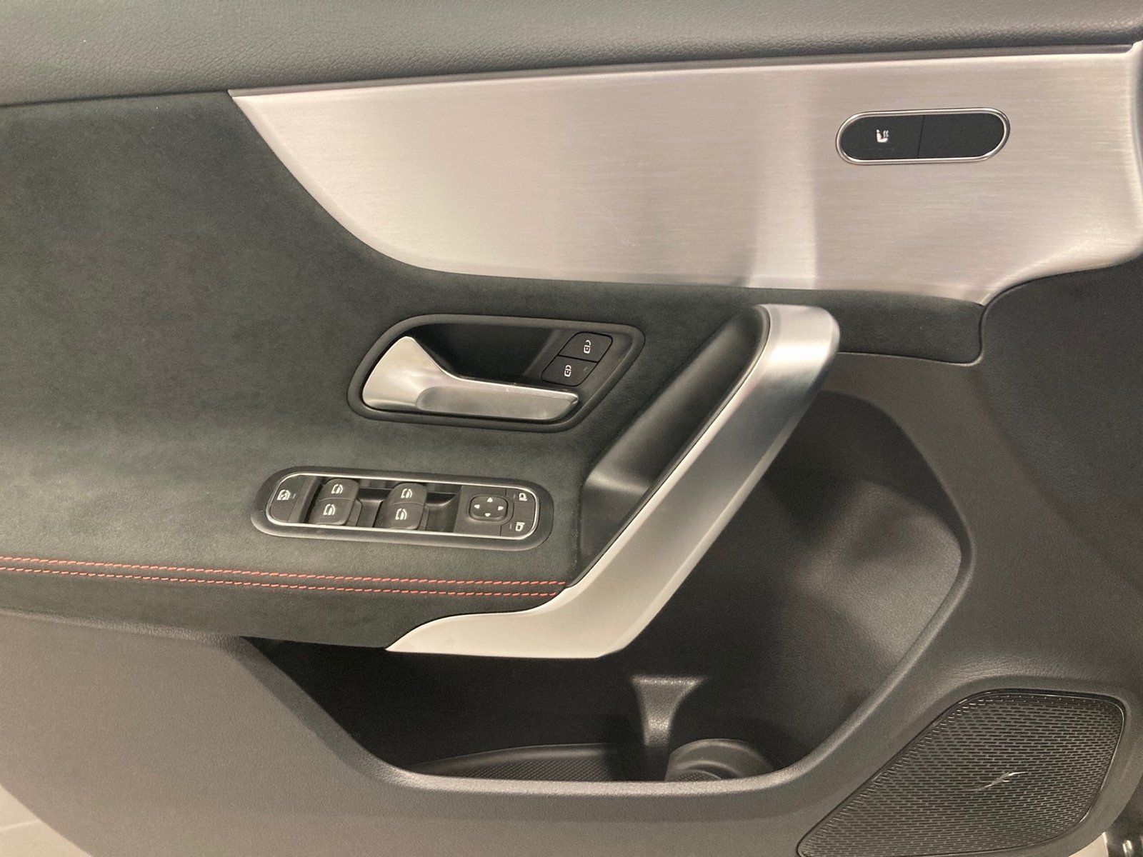Fahrzeugabbildung Mercedes-Benz A 200 AMG*Kamera*Ambiente*MBUX-High*Sound*18"