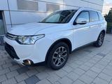 Mitsubishi Outlander Plus 4WD*AT*Navi*7Sitzer* - Mitsubishi Outlander: 7