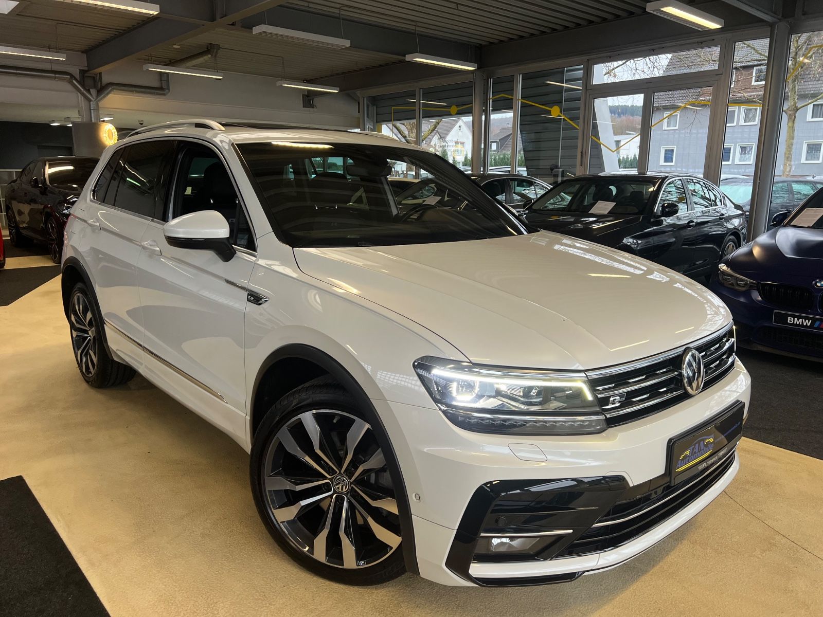 Fahrzeugabbildung Volkswagen Tiguan 2.0TDI DSG Highline 4Motion R line 239PS