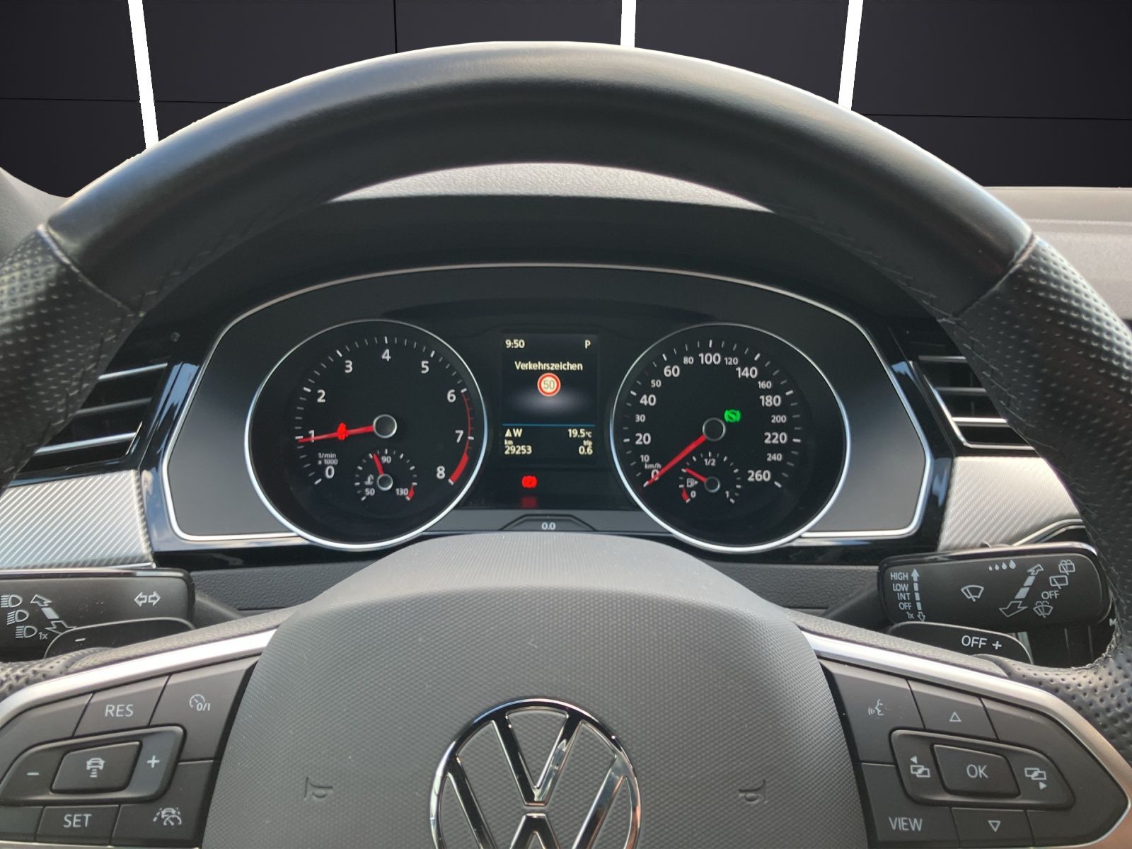 Fahrzeugabbildung Volkswagen Passat Variant R-Line TSI DSG LED ACC NAVI RFK S