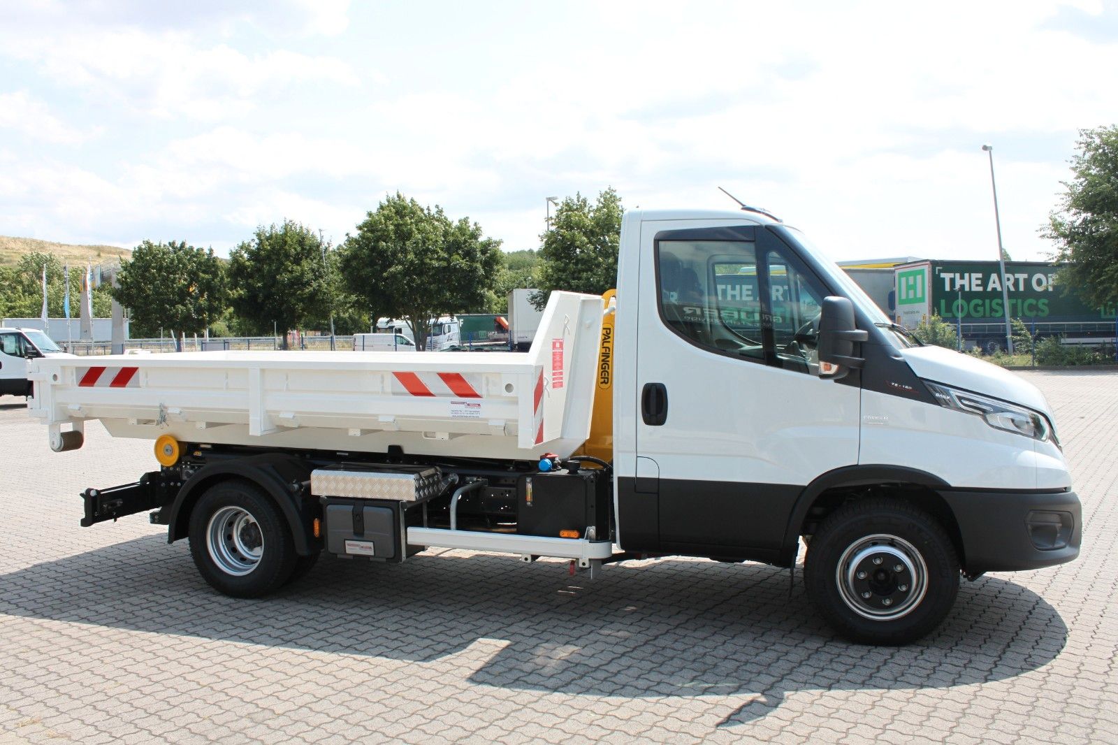 Fahrzeugabbildung Iveco Daily 72 C 18H/P Abrollkipper Palfinger mit Cont