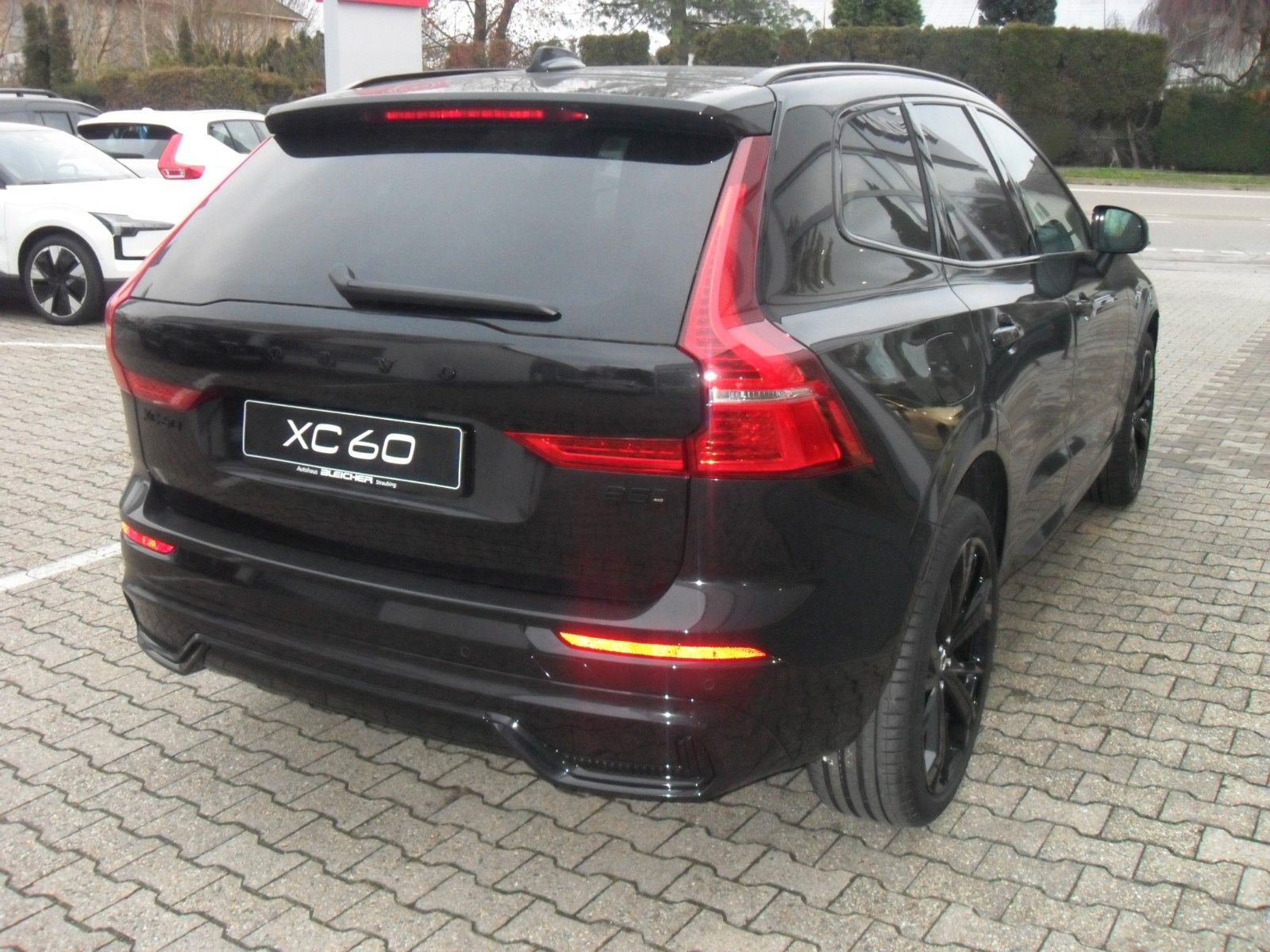 Fahrzeugabbildung Volvo XC 60 T6  Plus Black Edition Plug-In Hybrid