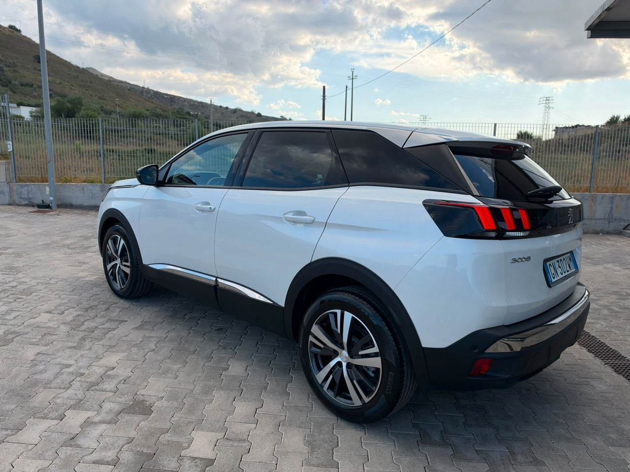 Peugeot PEUGEOT 3008 1.5 HDI 130CV ALLURE 2023 imagem 2