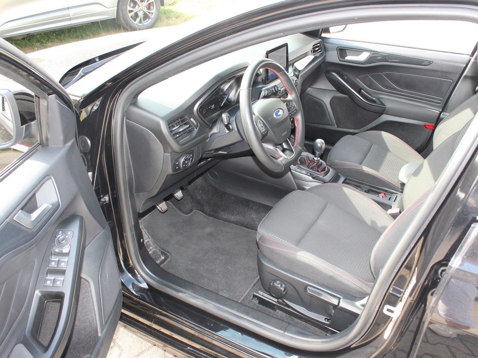 Fahrzeugabbildung Ford Focus ST-Line 1,0 EcoBoost Mild Hybrid