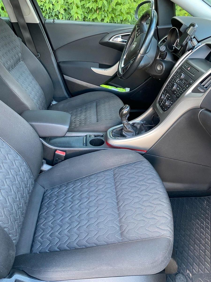 Opel Astra 2014 — photo 13
