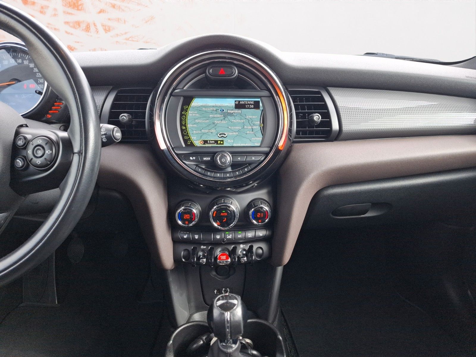 Fahrzeugabbildung MINI 5-trg.  ! NAVI ! SHZ ! PDC !