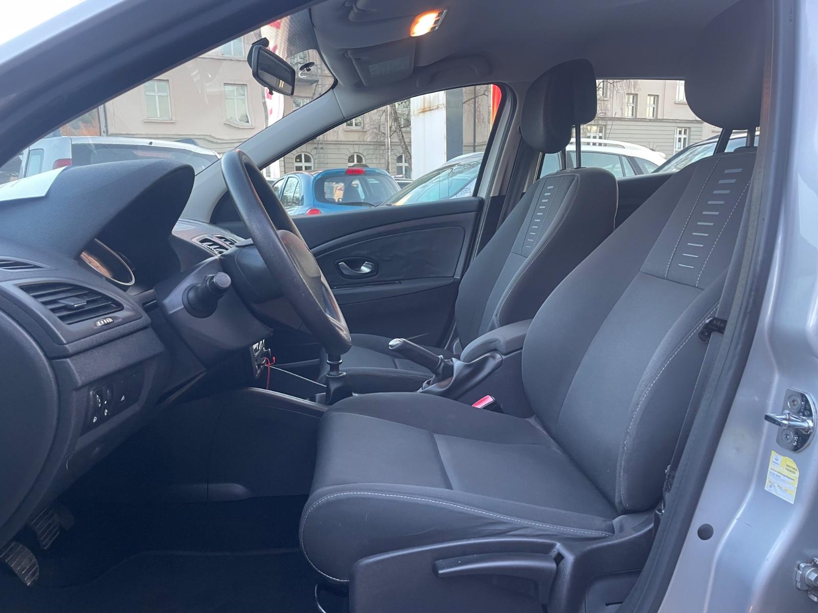 Renault Megane 2010 — photo 17