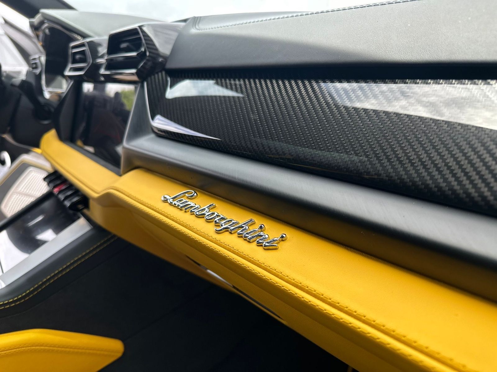 Lamborghini Urus 4.0 V8 PHEV SE/MY26/Carbon imagem 2