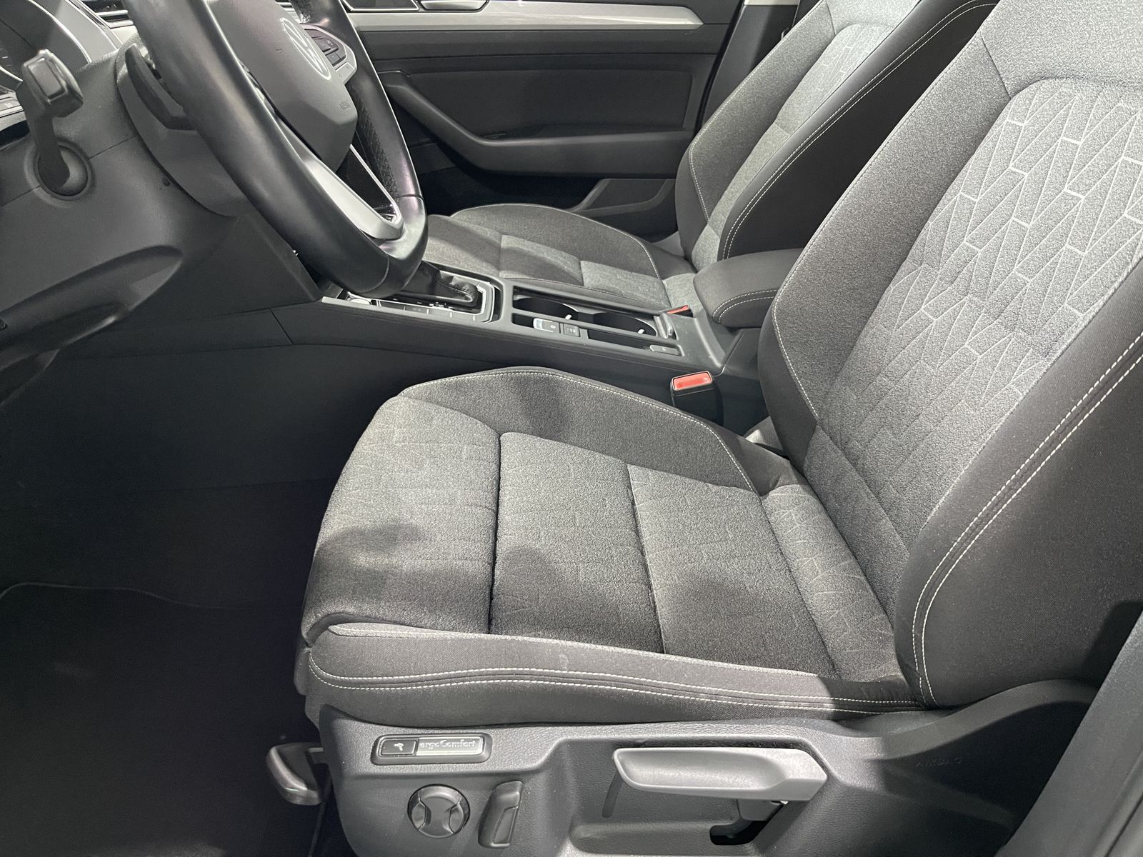 Fahrzeugabbildung Volkswagen Passat Variant Business 1.5 TSI*LED*Navi*Cam*