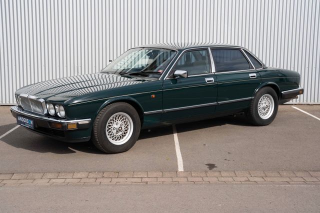 Jaguar XJ40