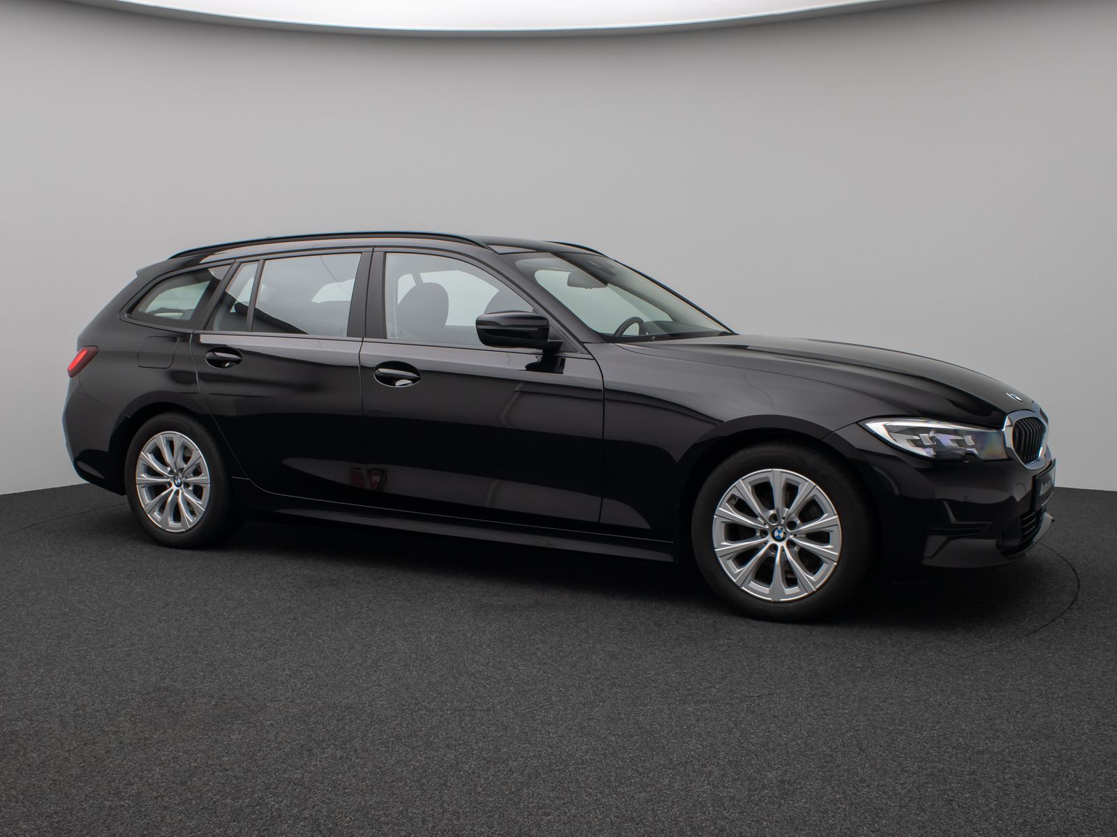 Fahrzeugabbildung BMW 320d Alarm PDC Stop&GO DAB AHK HiFi Fernlich LED