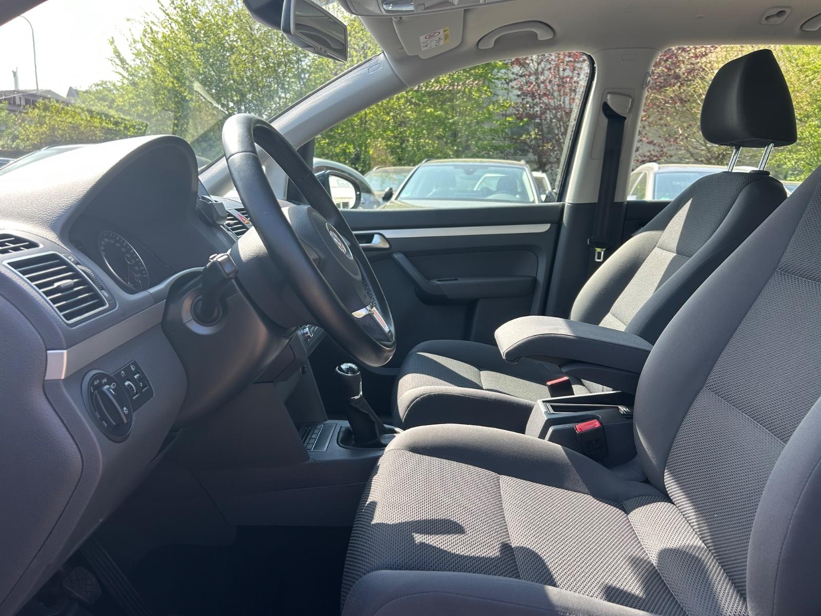 Volkswagen Touran 2015 — photo 9