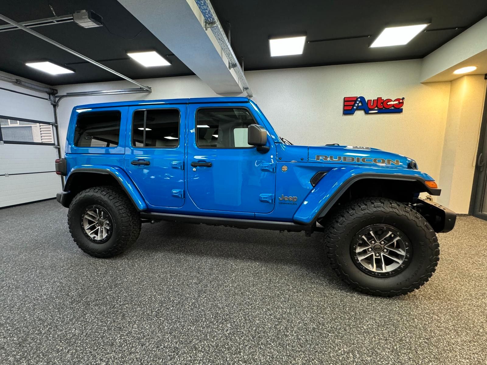 Fahrzeugabbildung Jeep RUBICON 392-6.4L HEMI V8-RECON 35"-STEEL BUMPER