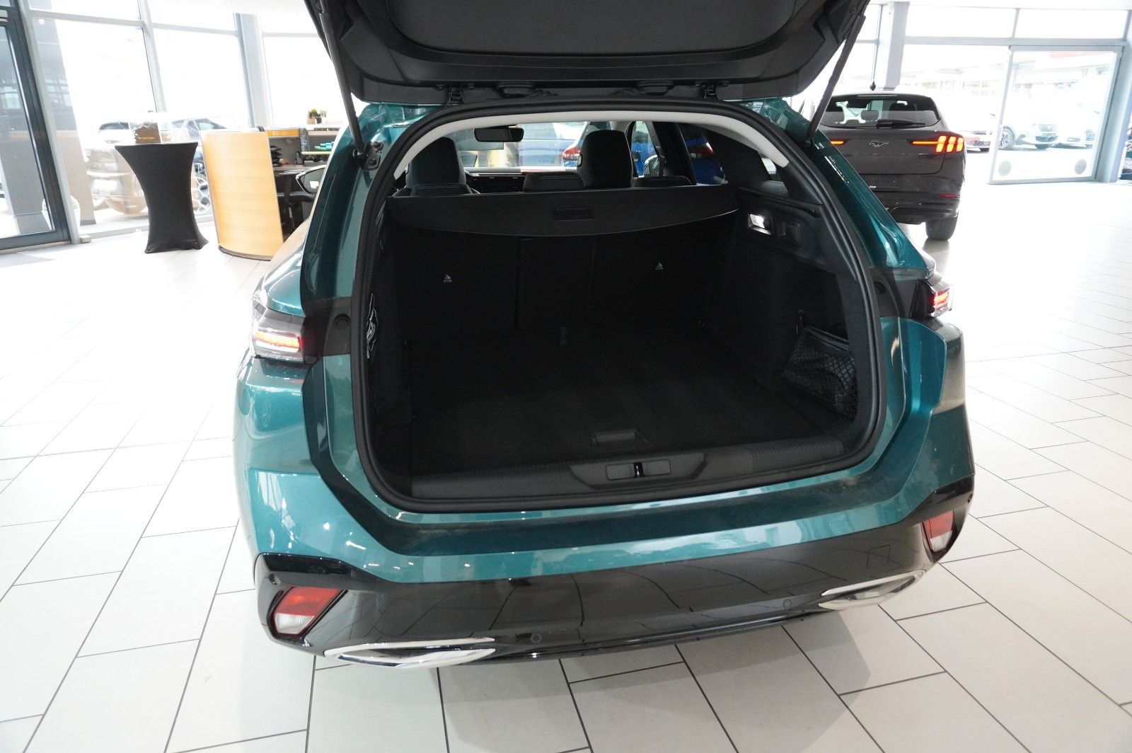 Fahrzeugabbildung Peugeot 308 SW 1.2 HYBRID ALLURE DSC NAVI/LED/KAMERA/DAB