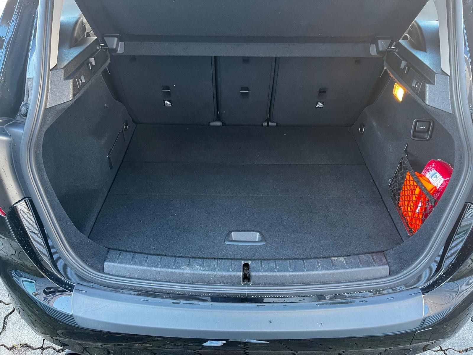 Fahrzeugabbildung BMW 218i Active Tourer PDC SHZ LM UVM