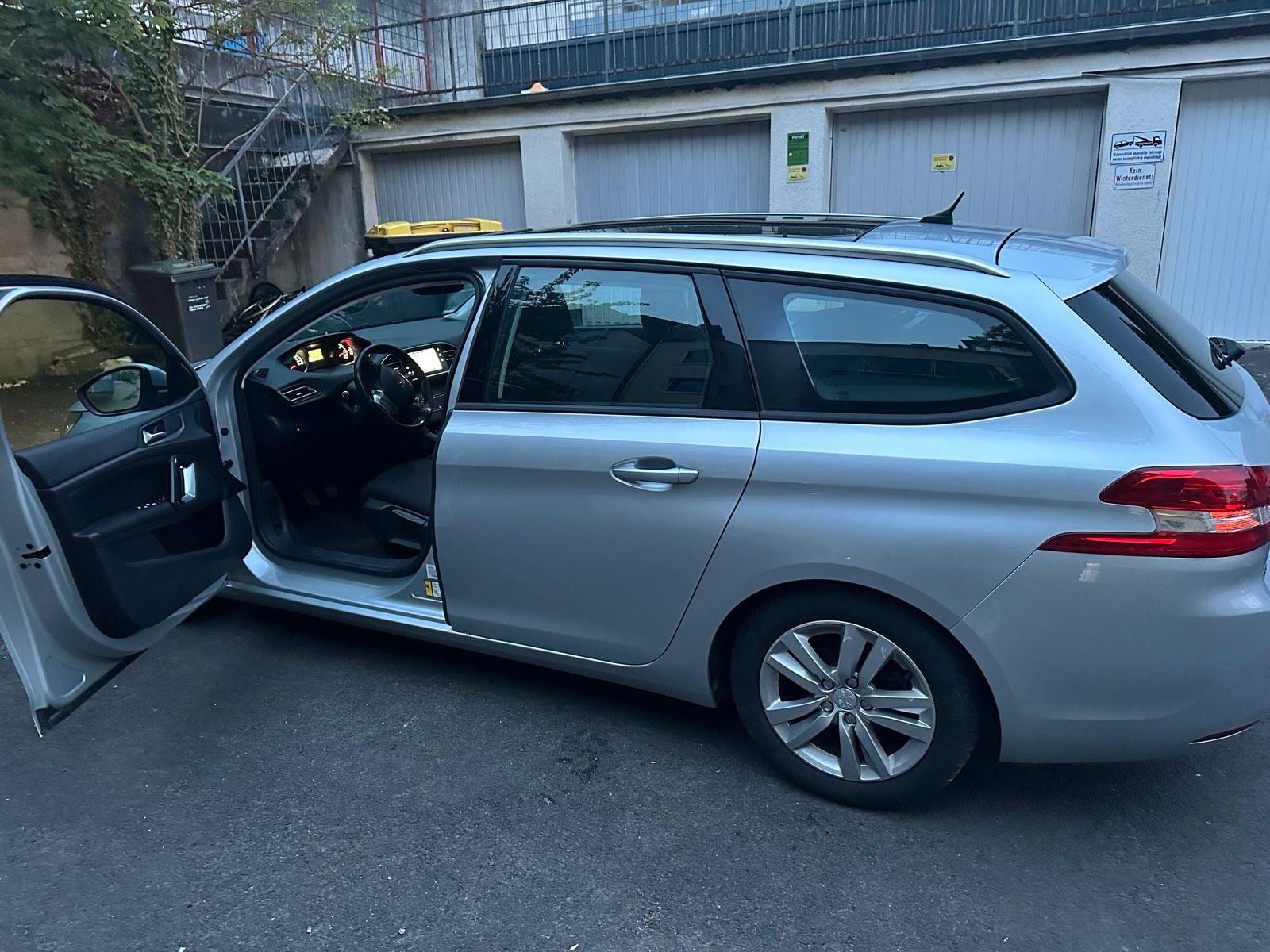 Peugeot 308 2015 — rear view