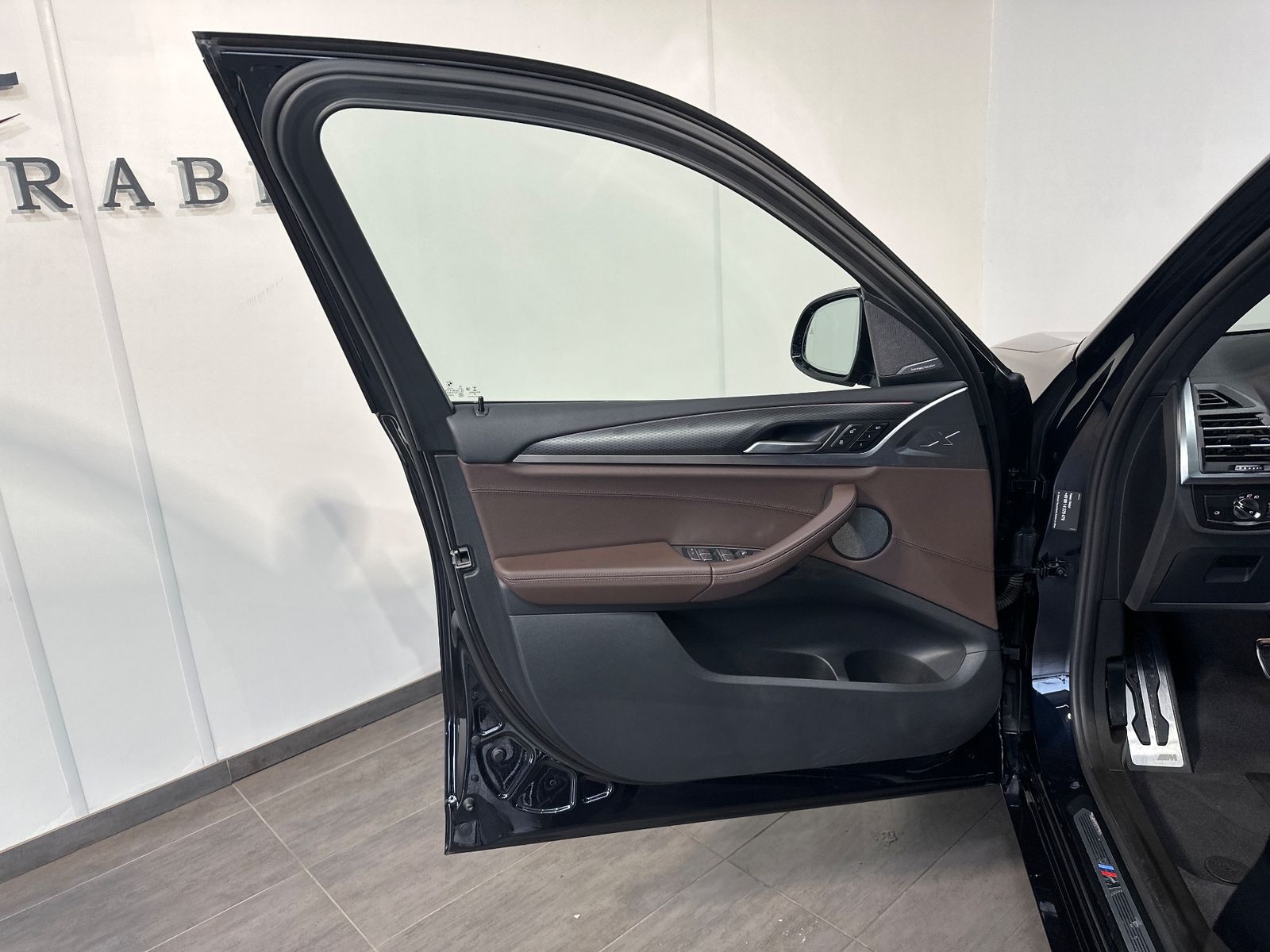 Fahrzeugabbildung BMW X3 xDrive20d NAV+LED+PANO+AHK+STHZ+HUD+SHZ+20ZO