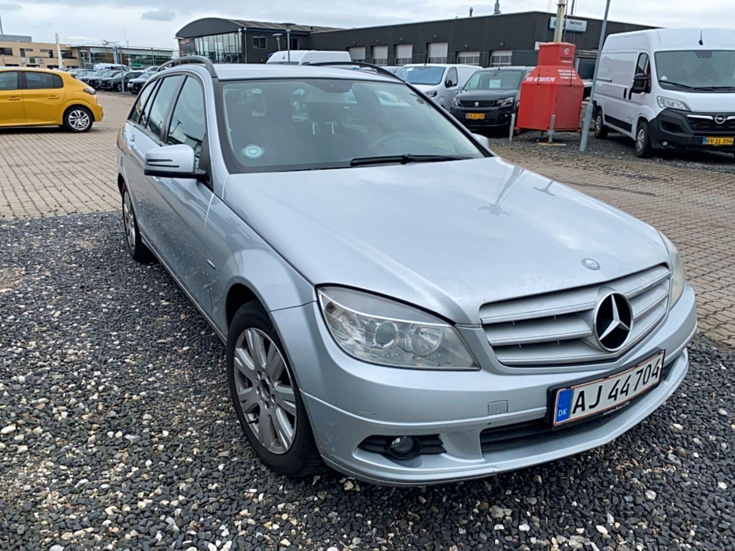 Mercedes-Benz C180 2010 — rear view