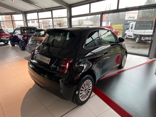 FIAT 500e Action