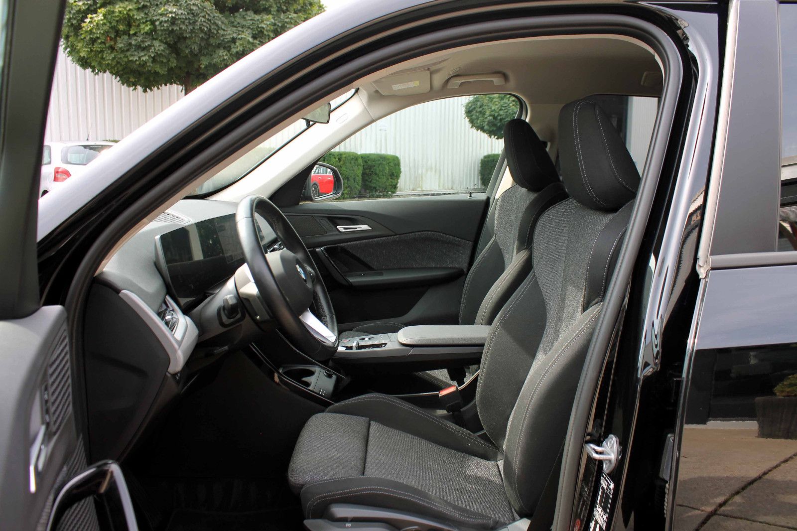 Fahrzeugabbildung BMW X1 sDrive 18i Steptr. ACC KAM PDC LED NAV AHK