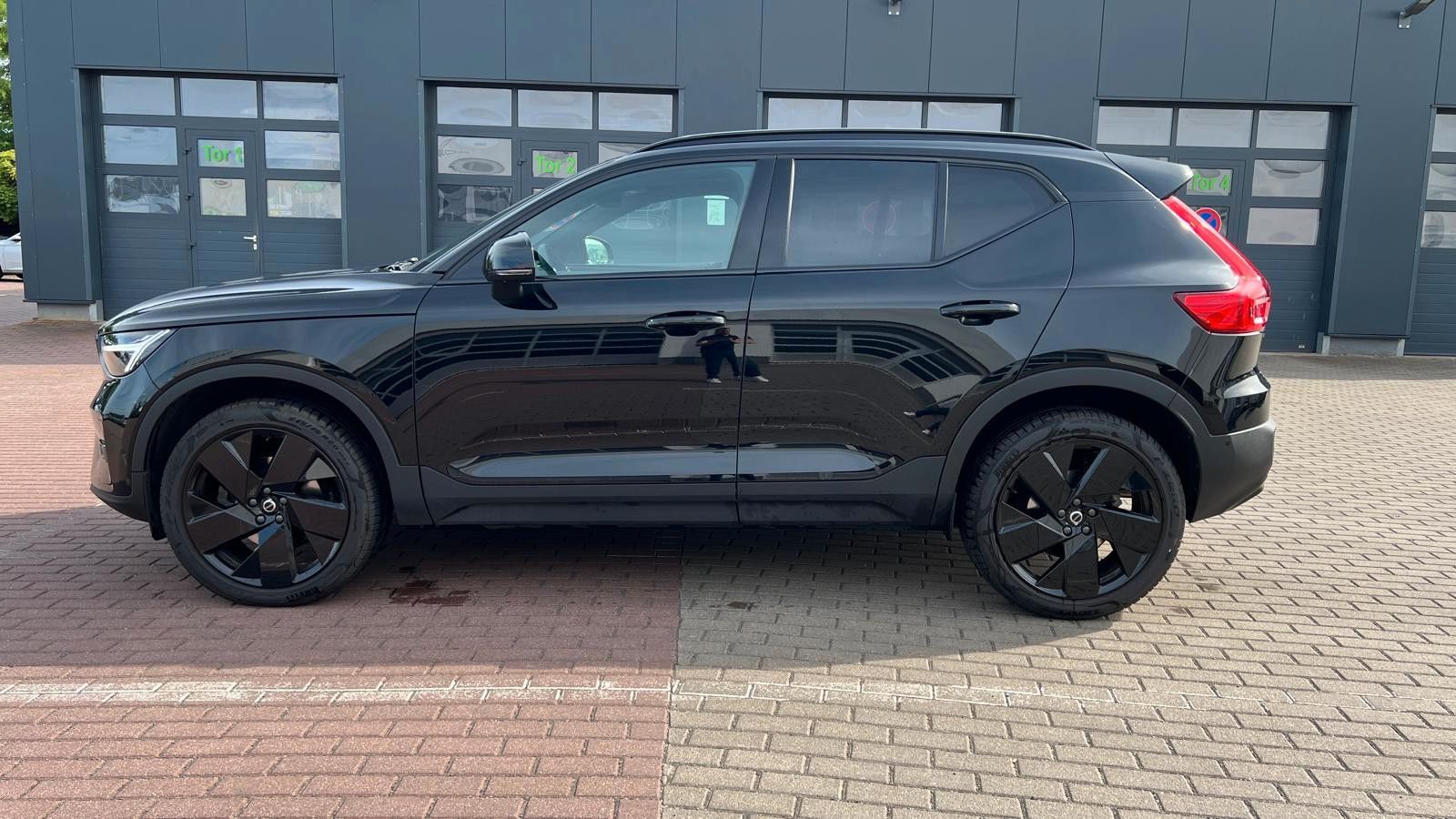 Fahrzeugabbildung Volvo XC40 B3 DKG Plus Black Edition*H&K*FSHZG*360*ACC