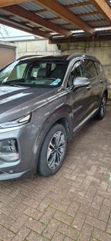Hyundai SANTA FE 2.2 CRDi Premium 4WD 8AT Premium - Hyundai SANTA FE von privat