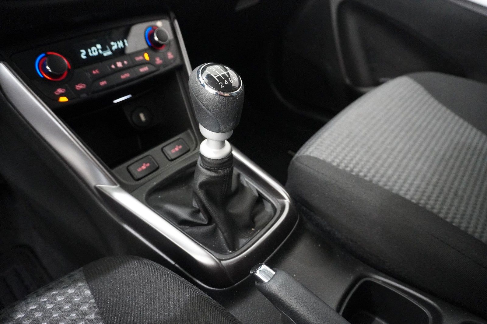 Fahrzeugabbildung Suzuki (SX4) S-Cross 1.4 COMFORT NAVI/LED/KAMERA/SH/DAB
