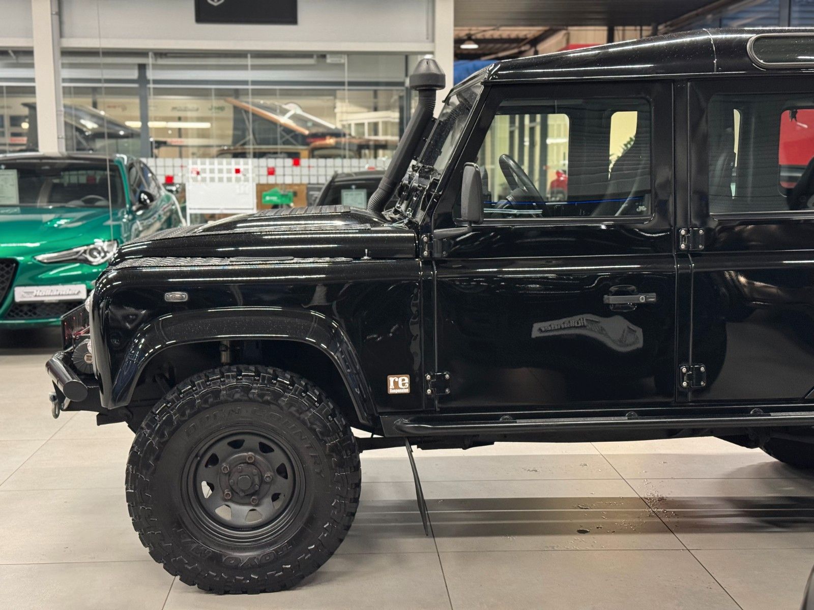 Fahrzeugabbildung Land Rover Defender 110 SE Station Wagon "Maxi-UMBAU"