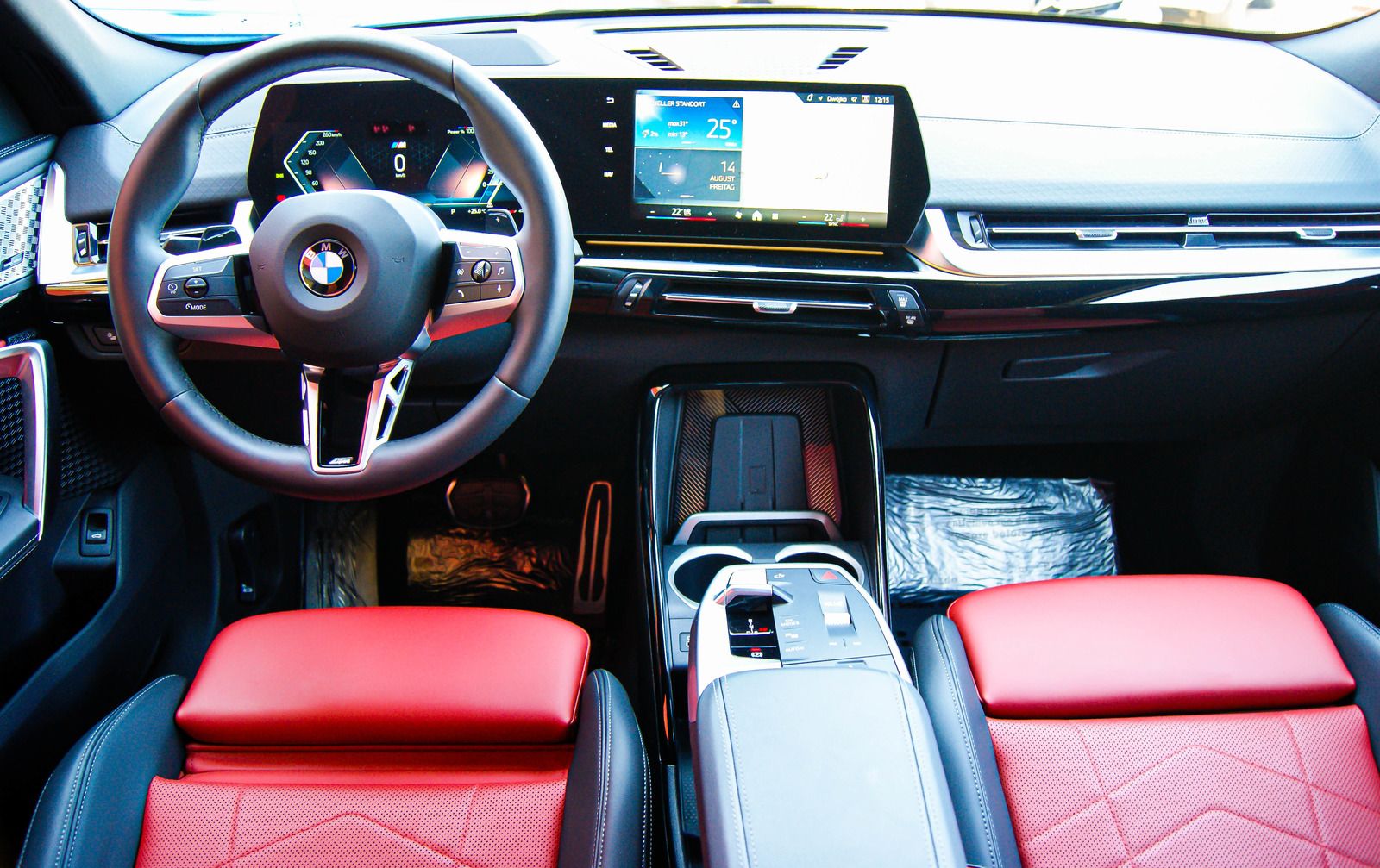 Fahrzeugabbildung BMW X2 20 i sDrive M Sport Pro IconicGlow Coral Rot