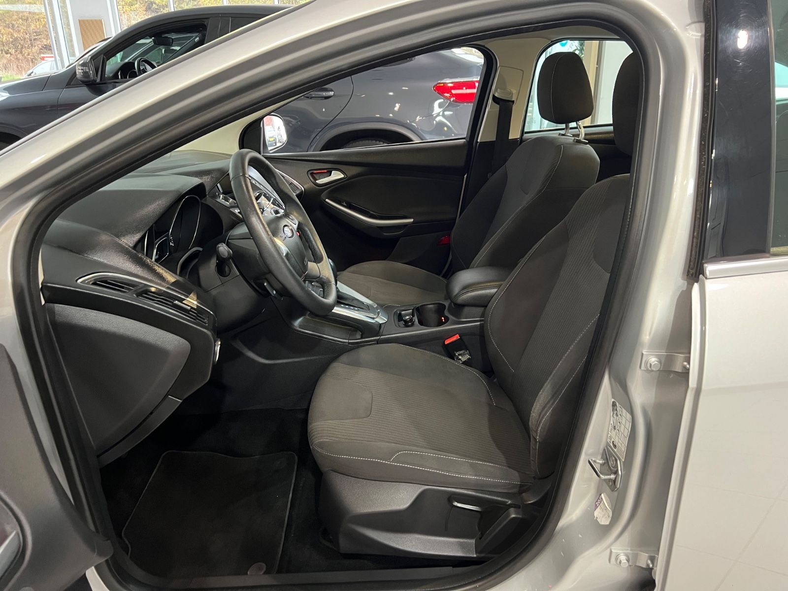 Fahrzeugabbildung Ford Focus Lim. 1.6 Titanium * AUTOMATIK *