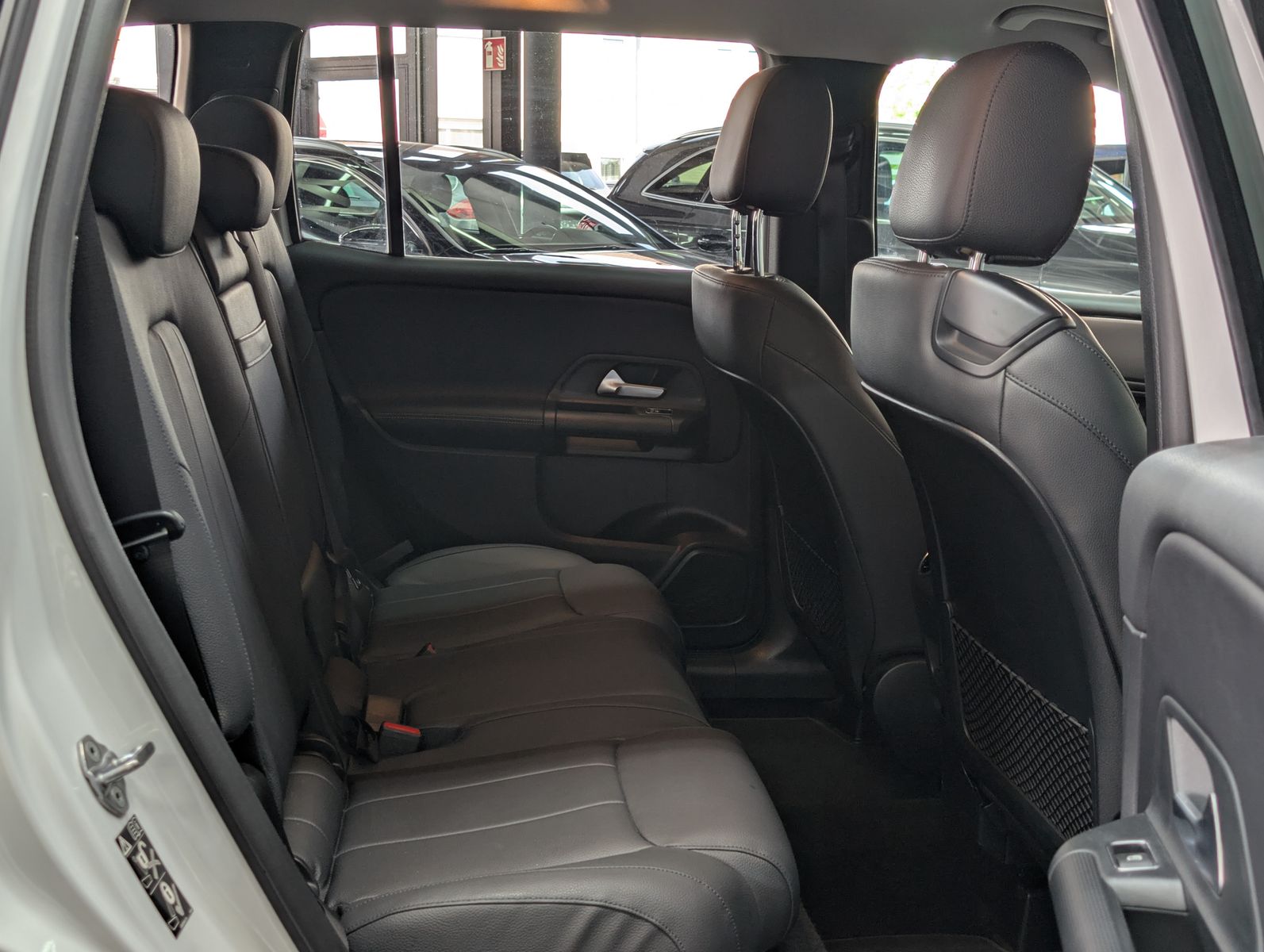 Fahrzeugabbildung Mercedes-Benz GLB 220 d MBUX LEDER VIRT APP KAM LED SHZ ALU