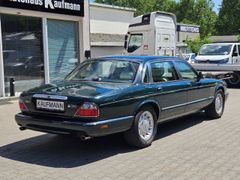 Fahrzeugabbildung Daimler V8 Automatik