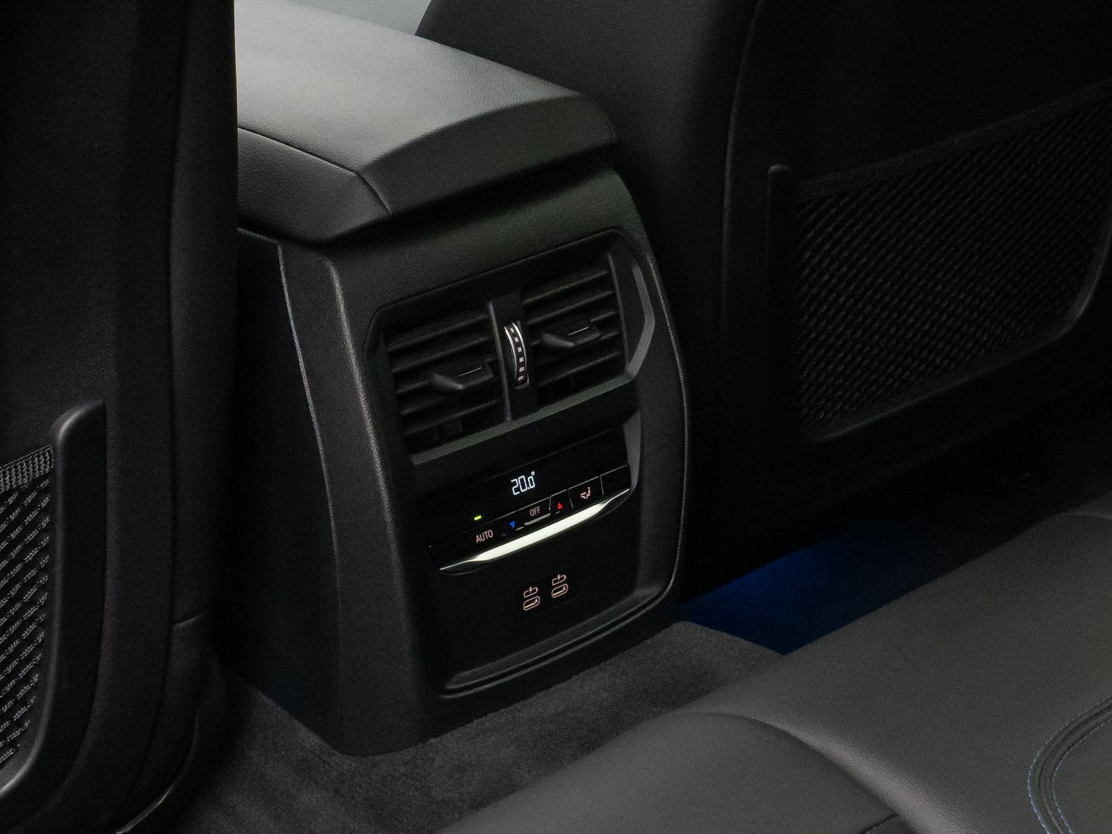 Fahrzeugabbildung BMW 330e  M Sport Kamera DAB HiFi DrivAssist 19Zoll