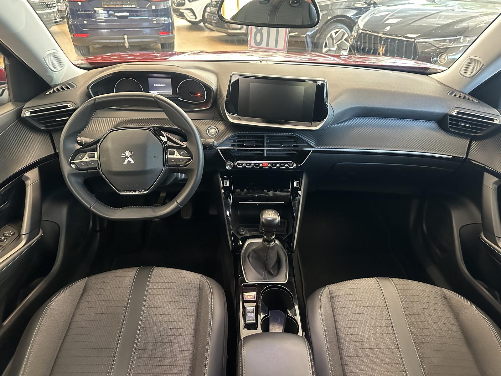 Peugeot 2008 Allure*LED*Tempo*1.Hand*Leder*CarPlay*PDC
